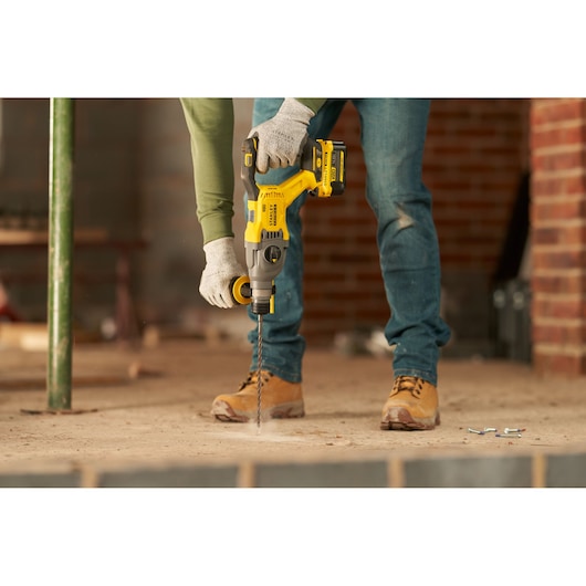 Stanley SFMCH900B-XJ FATMAX 18V V20 Fırçasız L Şekilli SDS Plus Kırıcı Delici - Gövde (Aküsüz)